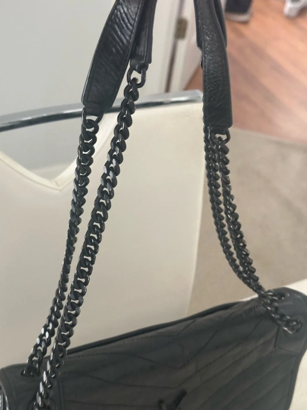 Saint Laurent Niki Medium Shoulder Black CrinkleChain-Shoulder Bag with YSL Logo - Picture 8 of 12